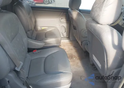 2010 Toyota Sienna Ce/Le z USA, uszkodzony, nr VIN 5TDKK4CC4AS325832